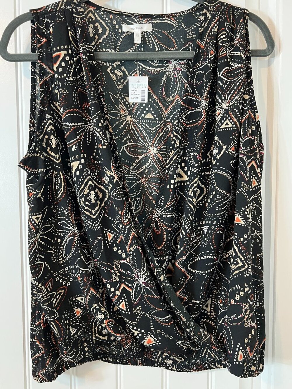Maurices Black Geometric Floral Surplice Sleeveless Blouse L Career Flowy‎ NWT